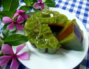 Bánh Trung thu rau câu vị lá dứa nhân cà phê