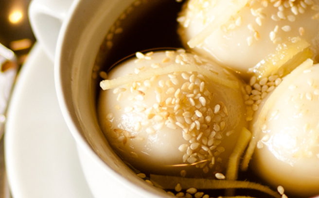 Trời lạnh xuýt xoa bên chén chè trôi nước