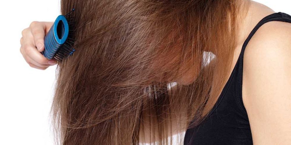 Vì sao tóc bạn ngày càng mỏng?