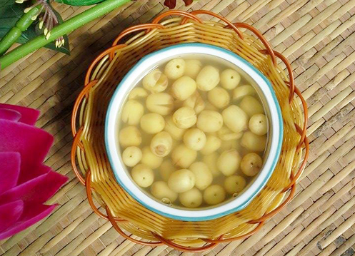 Cách làm chè hạt sen nấu đường phèn dễ ợt