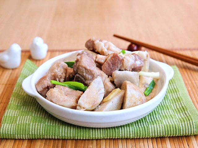 Thịt kho khoai môn lạ miệng mà ngon