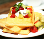 Làm bánh waffle thơm giòn cực đơn giản