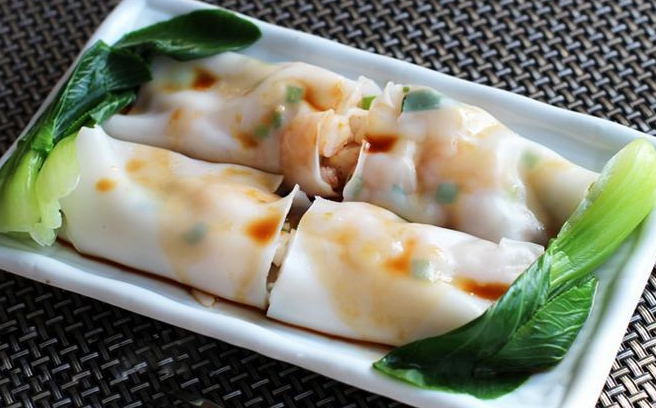 Là lạ bánh cuốn nhân tôm tự làm tại nhà
