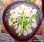 Canh khoai môn nấu thịt viên