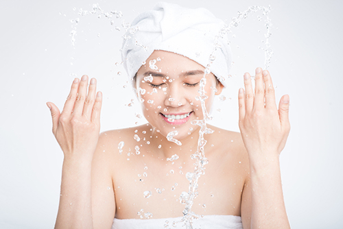 4 quy tắc mới để rửa sạch da mặt