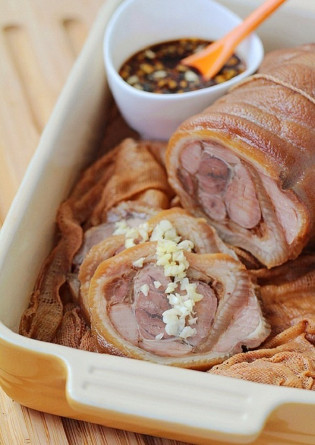 chân giò hầm xì dầu tỏi ớt