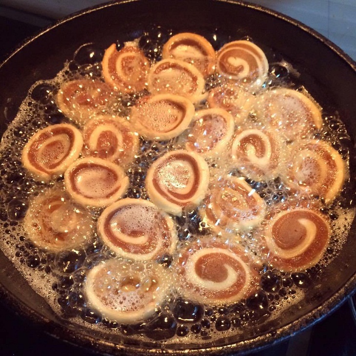 chiên bánh tai lợn